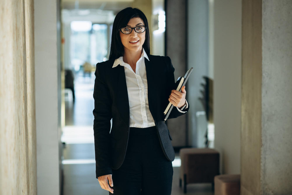 Accesorii potrivite pentru birou – idei de cadouri premium din piele naturală