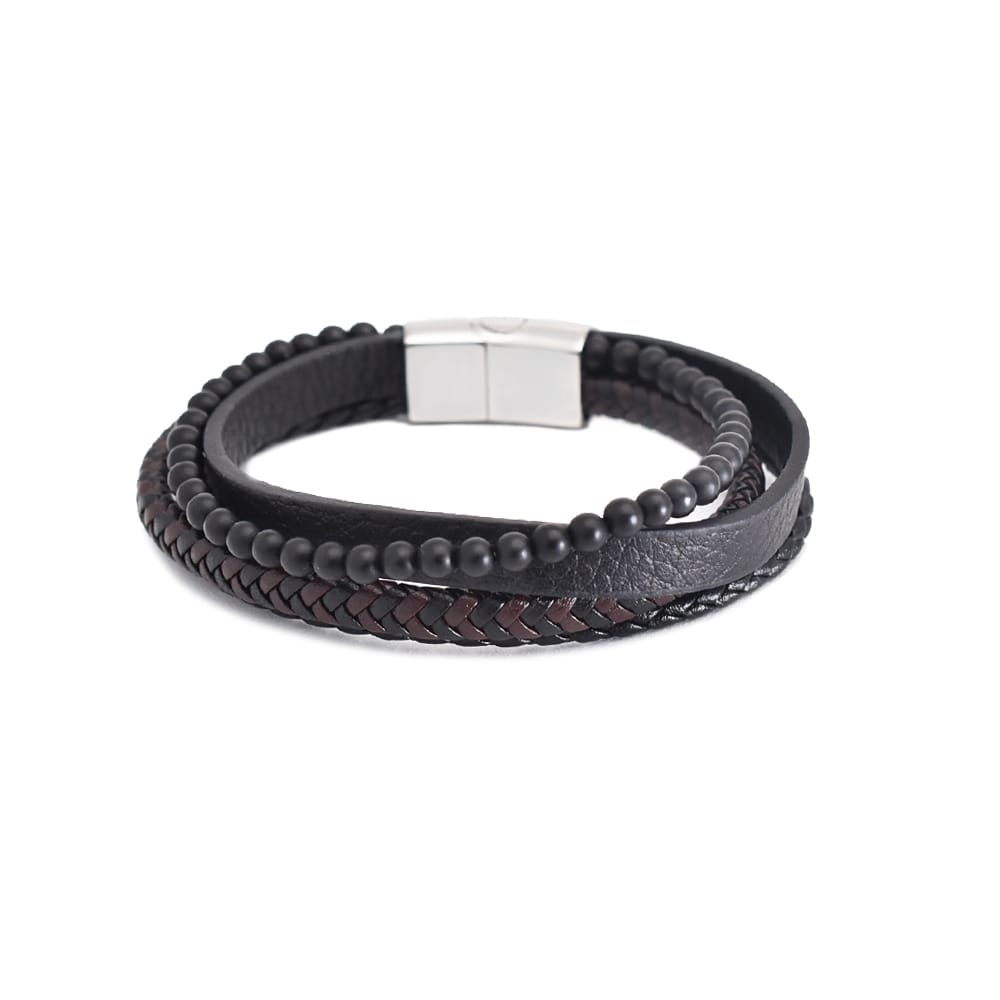 Cum să îți asortezi brățara din piele cu alte accesorii pentru un look masculin