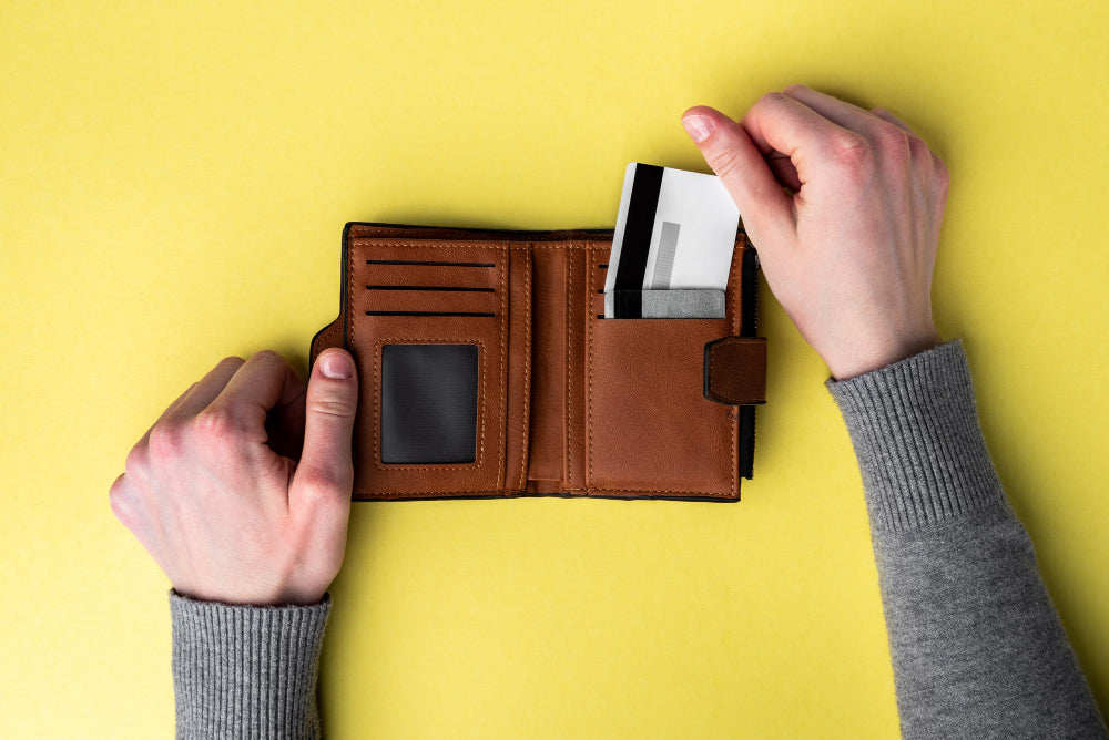 De ce să alegi portofele din piele cu spațiu pentru multe carduri