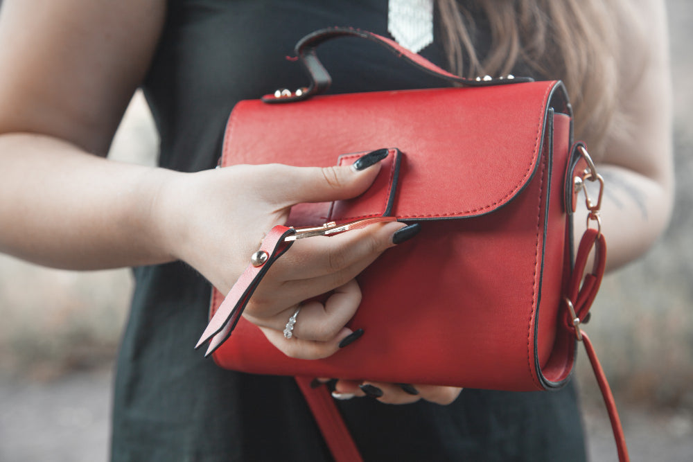 Genți și portofele din piele – combinația perfectă pentru un look rafinat
