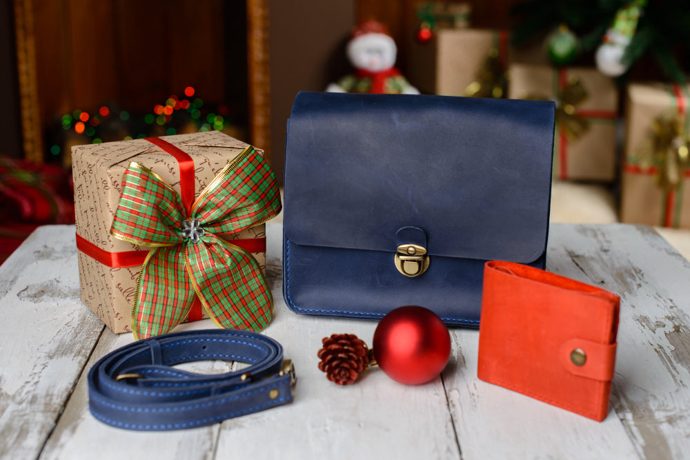 Idei de cadouri din piele pentru Crăciun – eleganță care nu se demodează