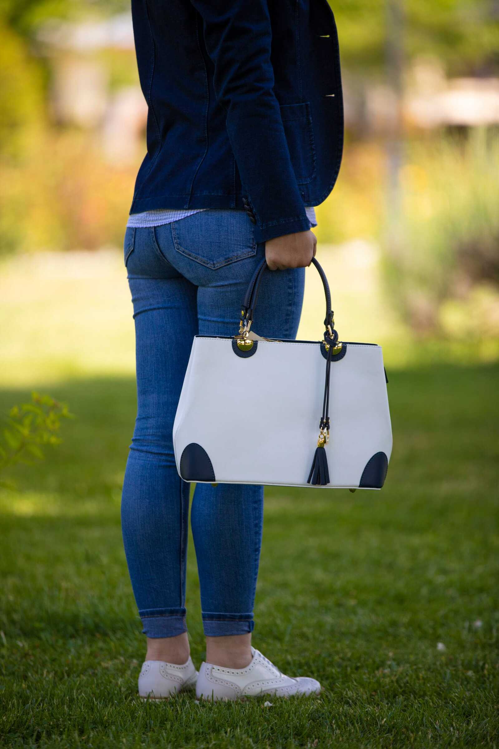 Geanta-dama-din-piele-naturala-albblue-Design-beauty-1-scaled